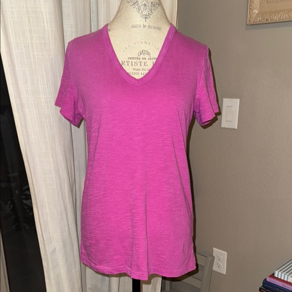 Universal Thread Tops - Universal Thread shortsleeve casual shirt Women's Pink V-Neck Top size Small
